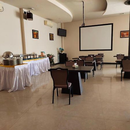 Os Hotel Tanjung Uncang Sagulung Екстер'єр фото