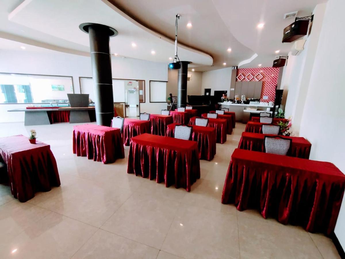 Os Hotel Tanjung Uncang Sagulung Екстер'єр фото
