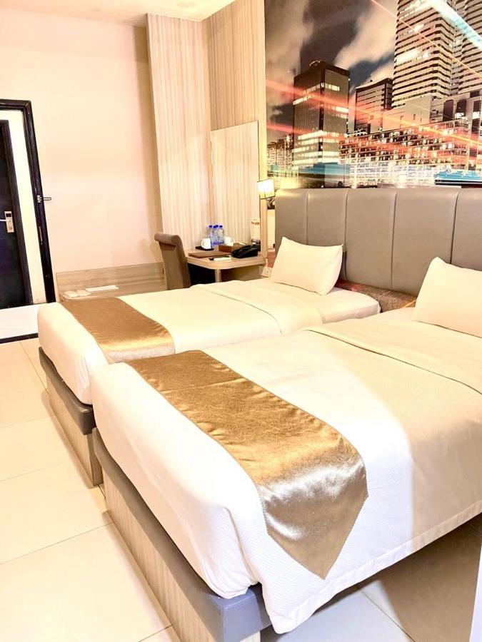 Os Hotel Tanjung Uncang Sagulung Екстер'єр фото