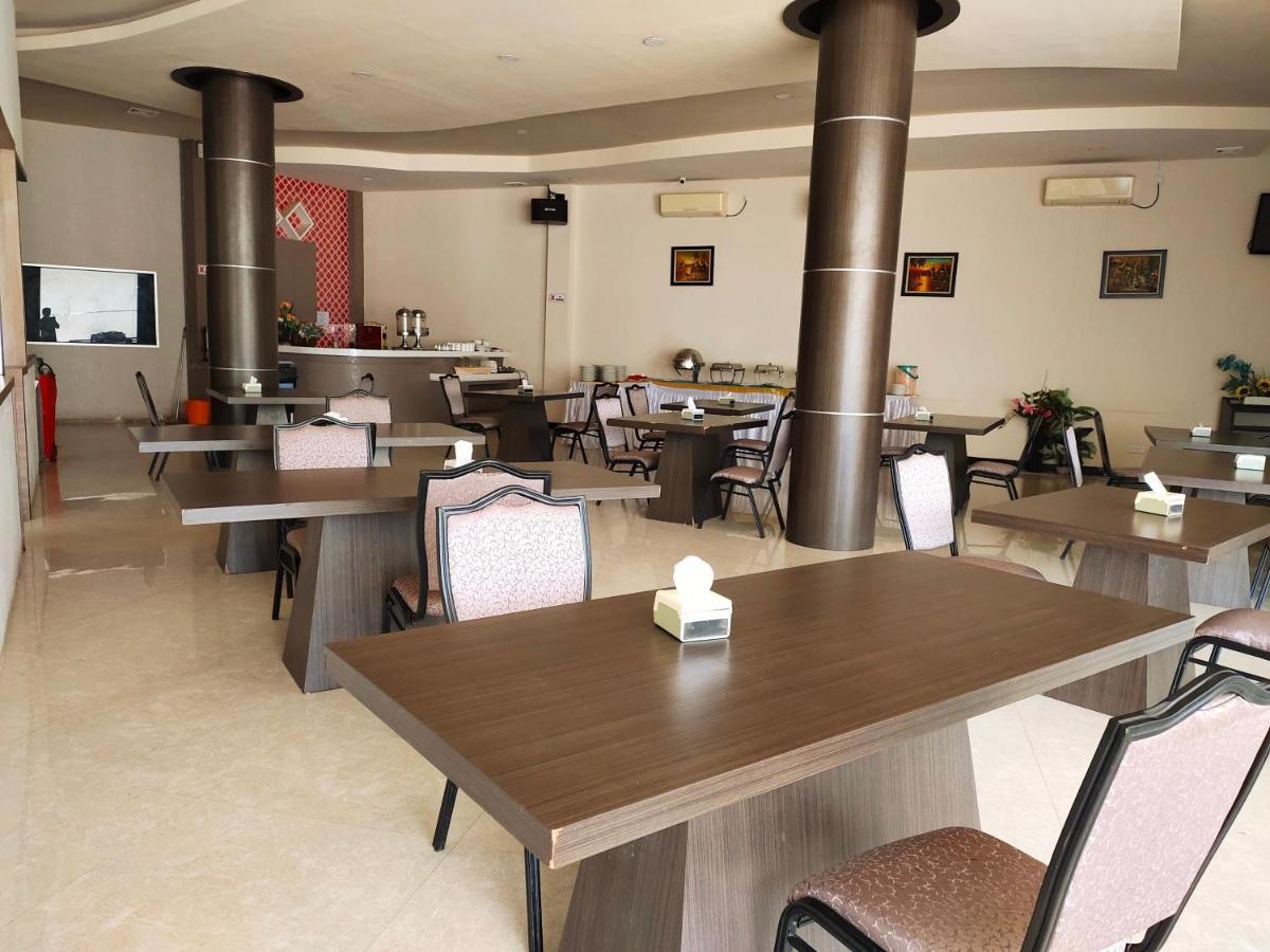 Os Hotel Tanjung Uncang Sagulung Екстер'єр фото
